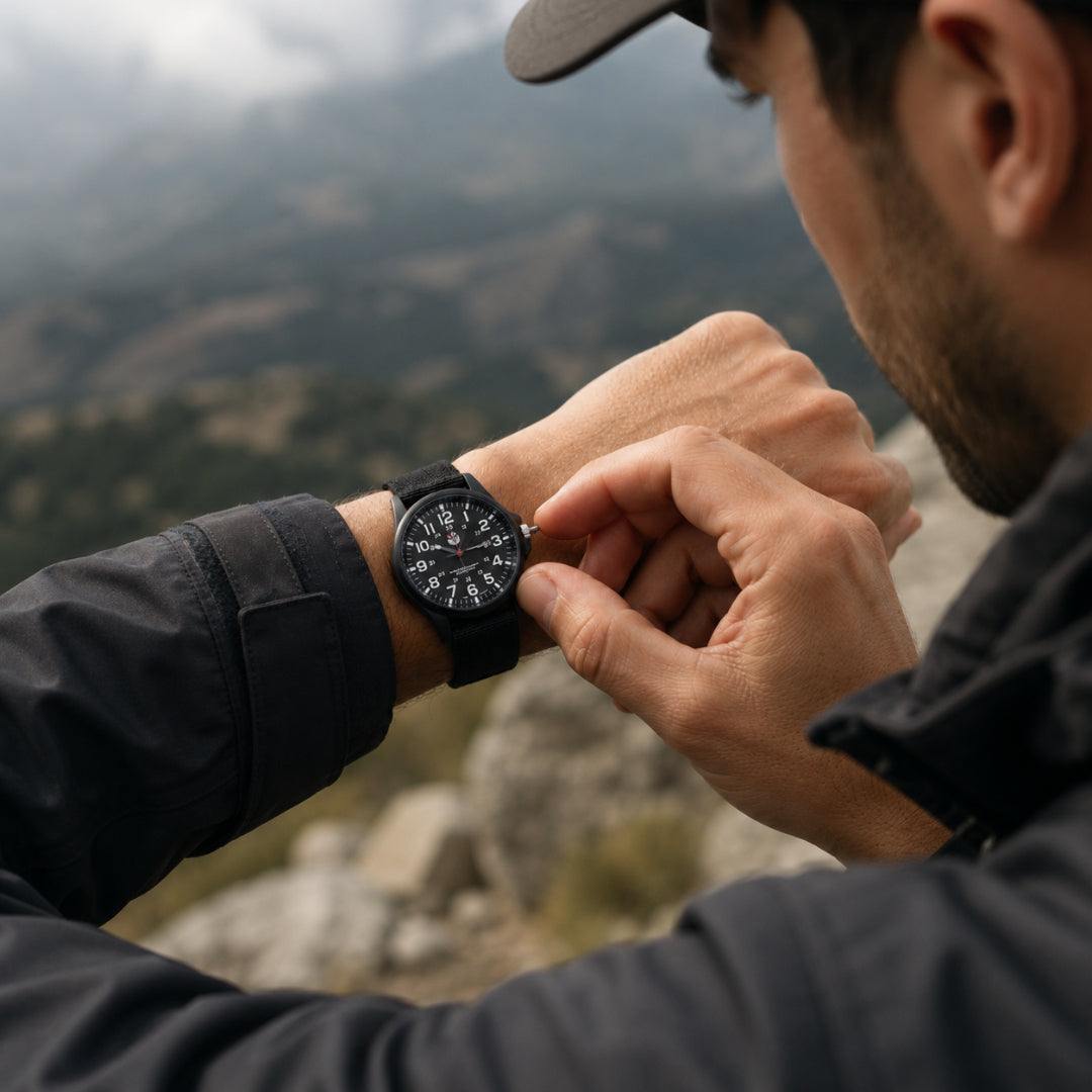 Rugged Metal Tactical Field Watch with Waterproof Design