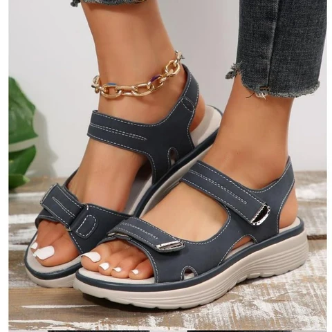 Orthopaedic sandals with arch support